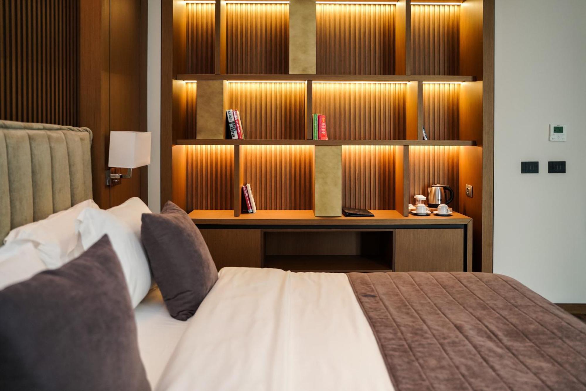 Supreme Hotel Golem  Eksteriør billede